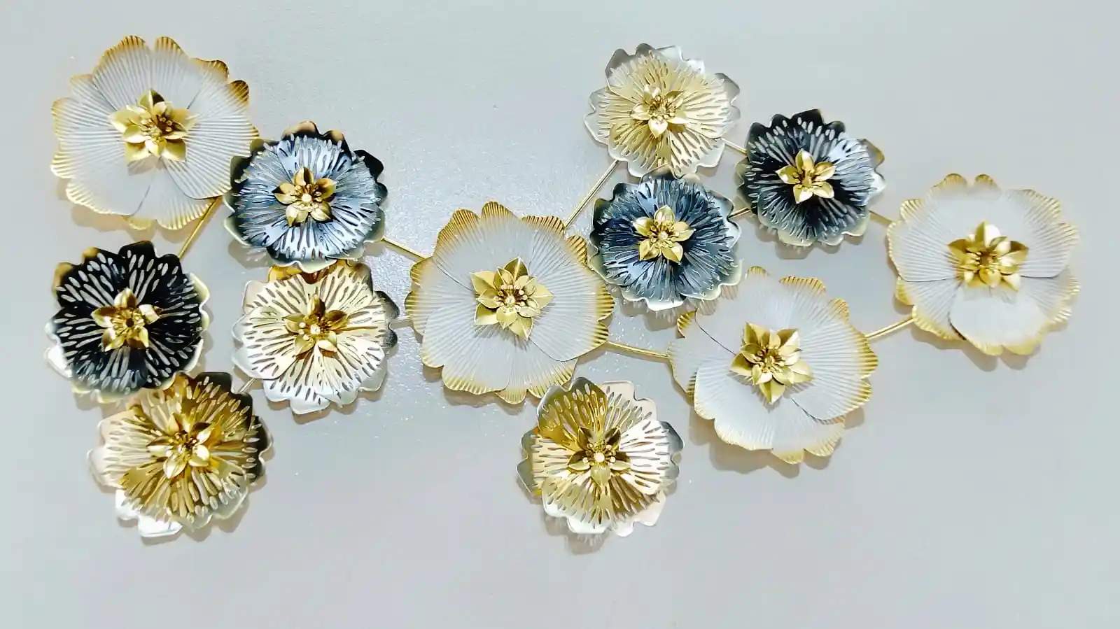 Metal Black-White Floral Decorative Wall Art