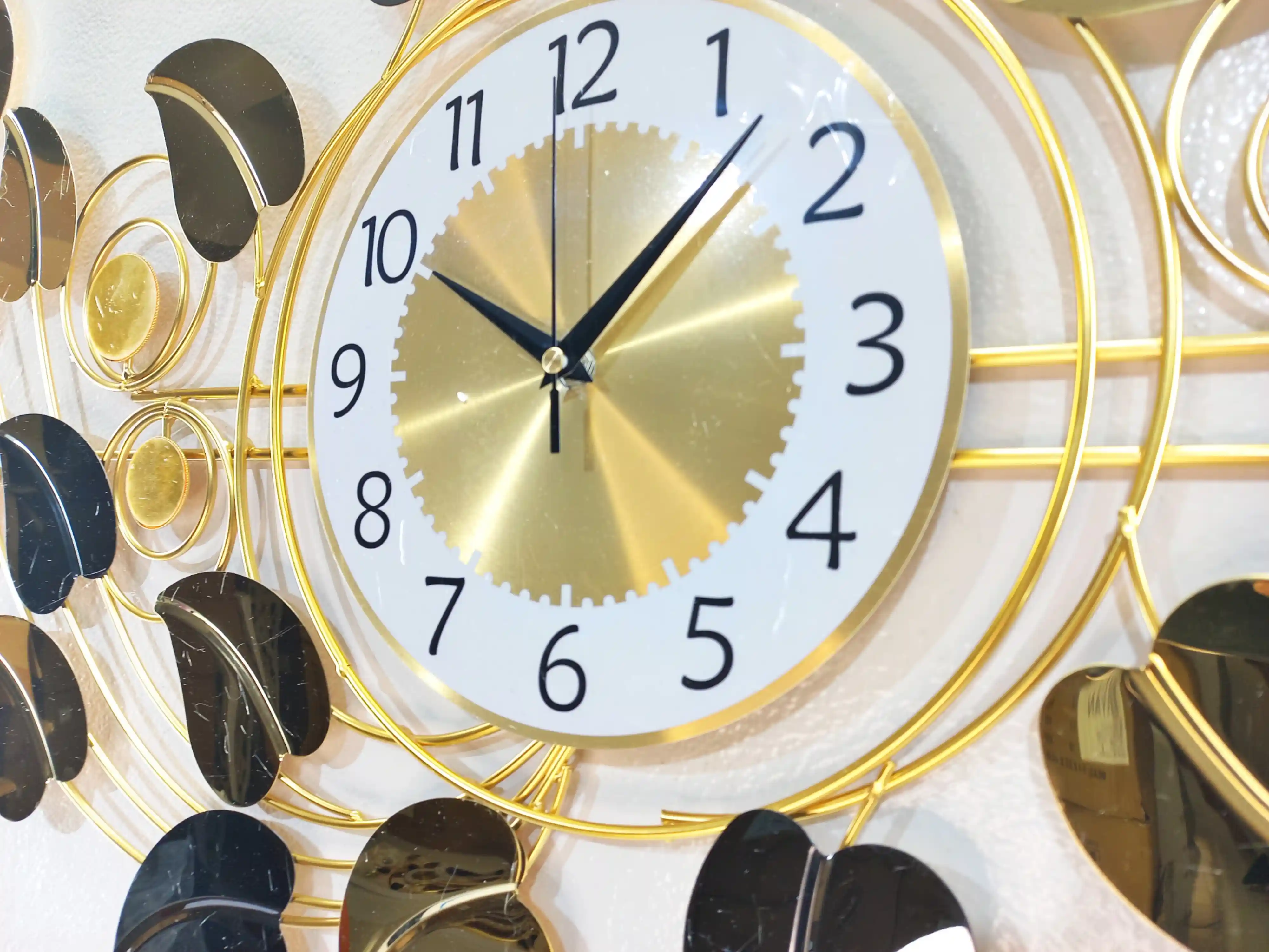 Metal Glossy Leaf Decorative Wall Clock