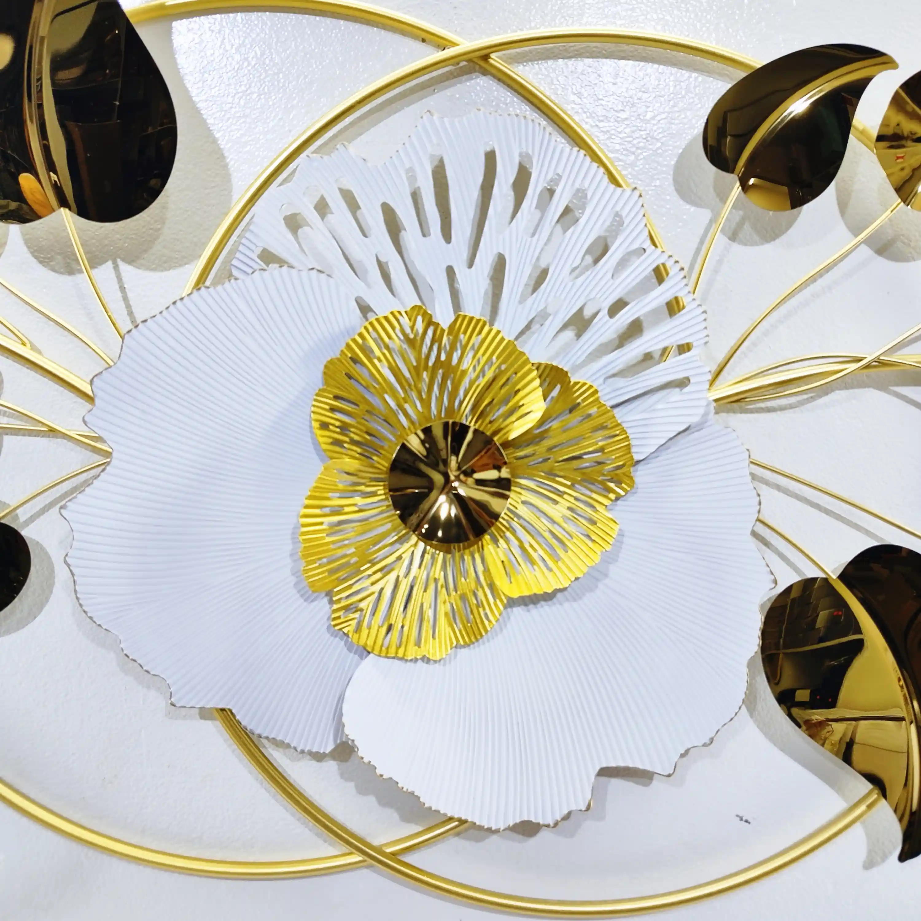 Metal Floral & Glossy Leaf Wall Décor - 17755