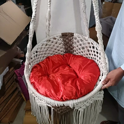 সুতার তৈরি দোলনা
